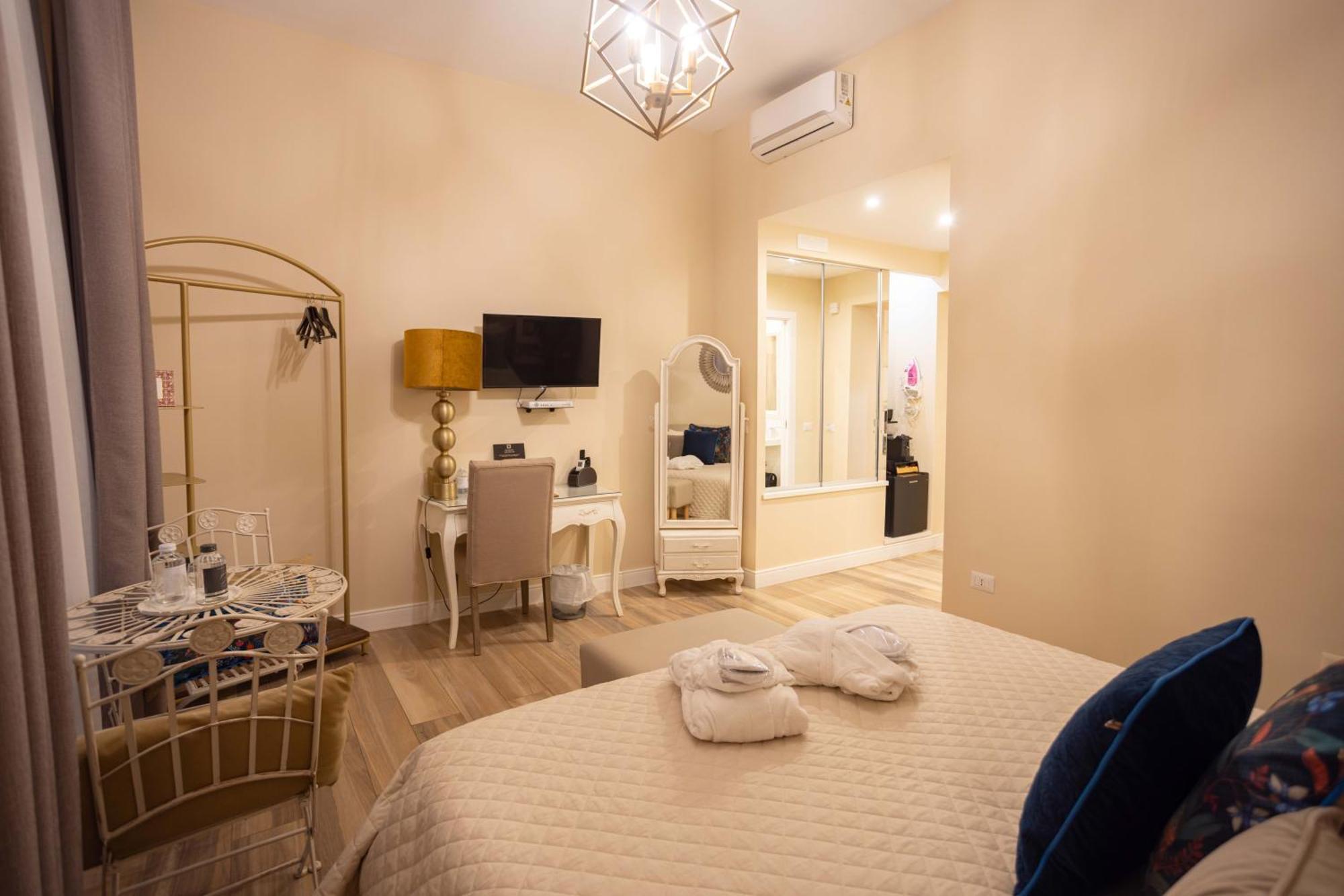Domus Deorum Deluxe Наполи Екстериор снимка